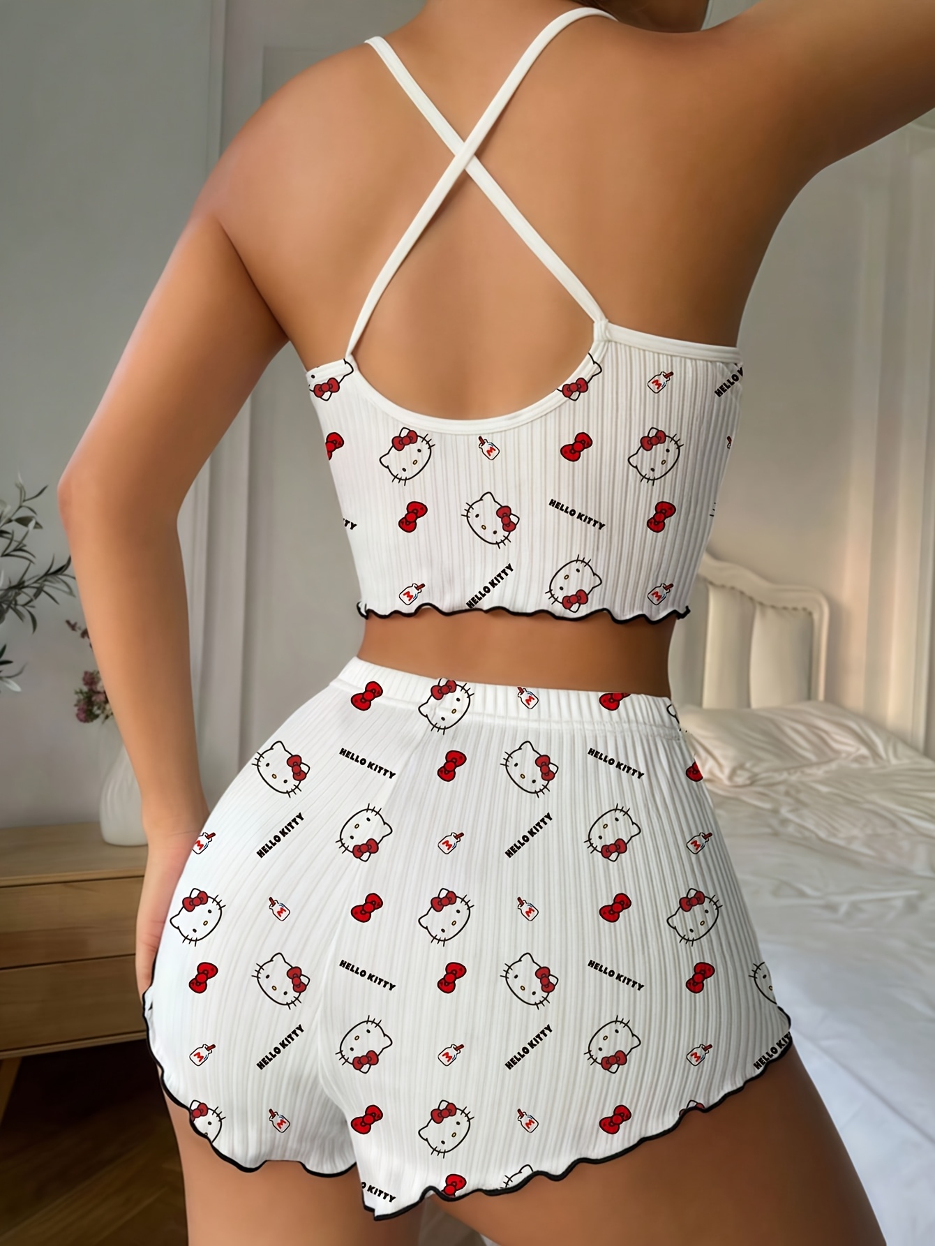 Sanrio Hello Kitty Bowknot Sus - Women'S Fashion 评论和价格