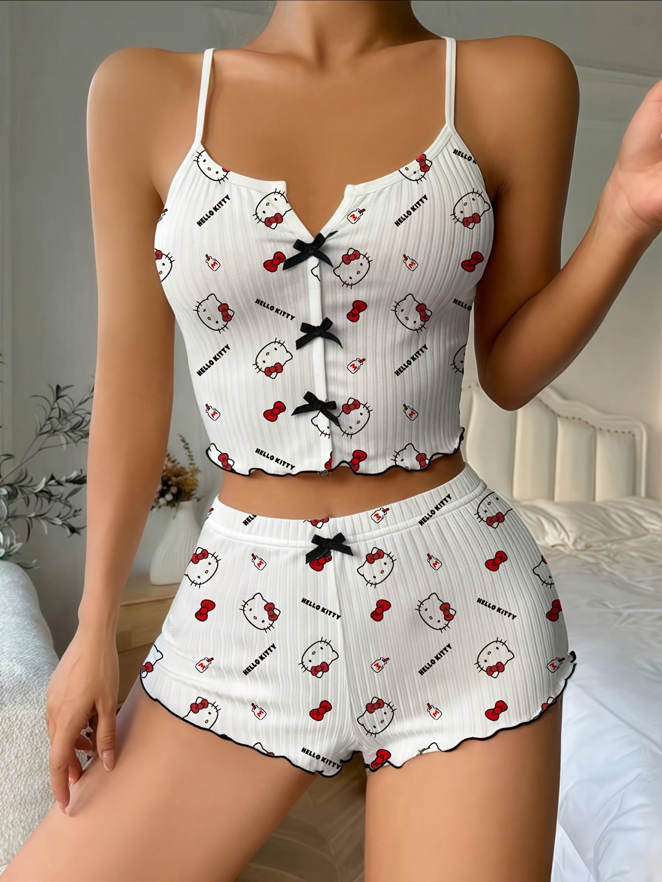Sanrio Hello Kitty Bowknot Sus - Women'S Fashion 评论和价格